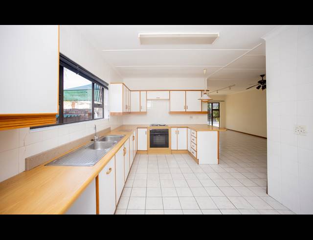 3 BEDROOM TOWNHOUSE FOR SALE IN BEACON BAY